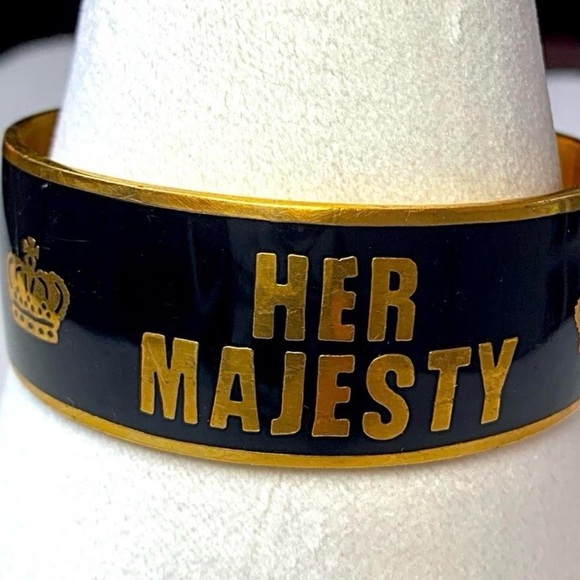 Juicy Couture Black and Gold Heart Bracelet - Picture 2 of 3